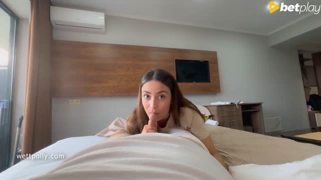 Turkish amateur cutie Kiz Kardesini Sikiyorum gives a POV blowjob